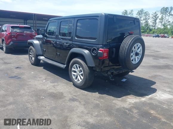 ✅ 2023 Jeep Wrangler Sport S • VIN: 1C4HJXDN5PW671167 • Lot: 42176127. Wystawiony na IAAI z przebiegiem 1 230 mil. Bezpłatny archiwum sprzedaży aukcyjnych z USA i szczegółowy raport historii pojazdu na DreamBid. Zdjęcie 3.