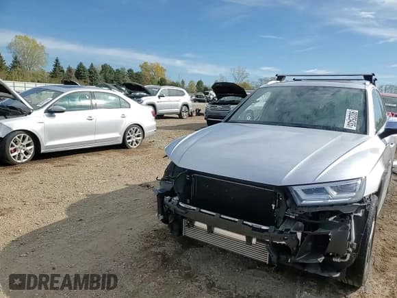 ✅ 2020 Audi SQ5 Premium Plus • VIN: WA1B4BFY0L2098794 • Лот: 90225435. Опубликован ранее на Copart с пробегом 20 309 миль. Бесплатный доступ к архиву аукционных продаж из США и подробный отчёт об истории автомобиля на DreamBid. Изображение 14.