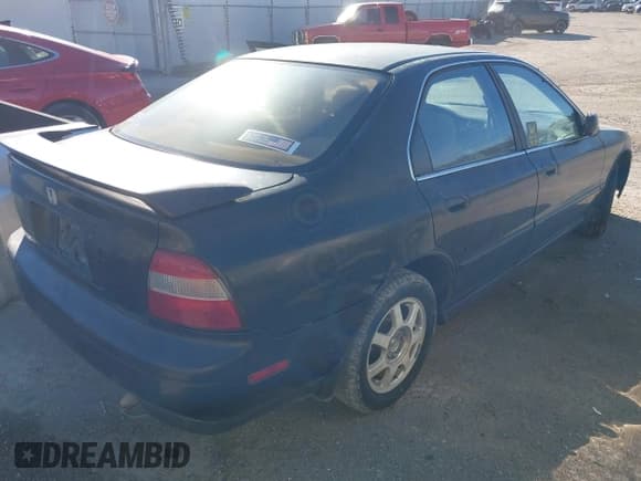 ✅ 1995 Honda Accord EX • VIN: JHMCD5656SC027706 • Lot: 43800009. Wystawiony na IAAI z przebiegiem 187 766 mil. Bezpłatny archiwum sprzedaży aukcyjnych z USA i szczegółowy raport historii pojazdu na DreamBid. Zdjęcie 4.