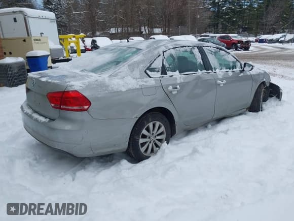 ✅ 2012 Volkswagen Passat S • VIN: 1VWAP7A35CC053276 • Lot: 43779958. Wystawiony na IAAI z przebiegiem 167 406 mil. Bezpłatny archiwum sprzedaży aukcyjnych z USA i szczegółowy raport historii pojazdu na DreamBid. Zdjęcie 4.