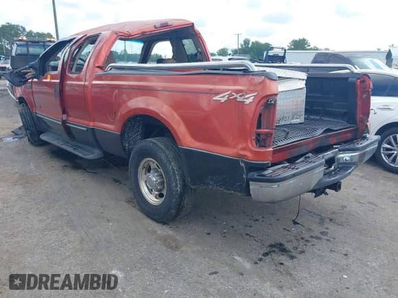 ✅ 2000 Ford F-250 XL • VIN: 1FTNX21F6YEE33630 • Lot: 42702025. Listed on IAAI with 246,653 mi. Free auction sales archive from the USA and detailed vehicle history report at DreamBid. Image 3.