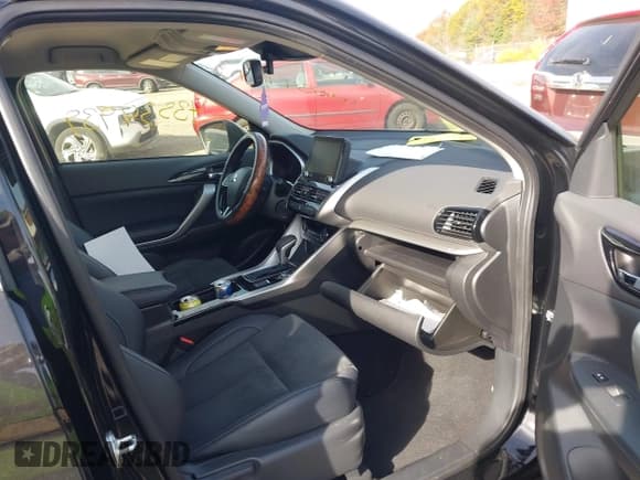 ✅ 2024 Mitsubishi Eclipse Cross SE • VIN: JA4ATWAA0RZ028714 • Lot: 43534939. Wystawiony na IAAI z przebiegiem 5 525 mil. Bezpłatny archiwum sprzedaży aukcyjnych z USA i szczegółowy raport historii pojazdu na DreamBid. Zdjęcie 5.