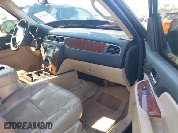 ✅ 2007 Chevrolet Suburban LTZ • VIN: 3GNFC16047G246612 • Лот: 41802259. Опубликован ранее на IAAI с пробегом Не указан. Бесплатный доступ к архиву аукционных продаж из США и подробный отчёт об истории автомобиля на DreamBid. Изображение 5.