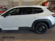 ✅ 2023 Mazda CX-50 S Premium Plus • VIN: 7MMVABEM5PN137829 • Lot: 42100783. Wystawiony na IAAI z przebiegiem 22 209 mil. Bezpłatny archiwum sprzedaży aukcyjnych z USA i szczegółowy raport historii pojazdu na DreamBid. Zdjęcie 6.
