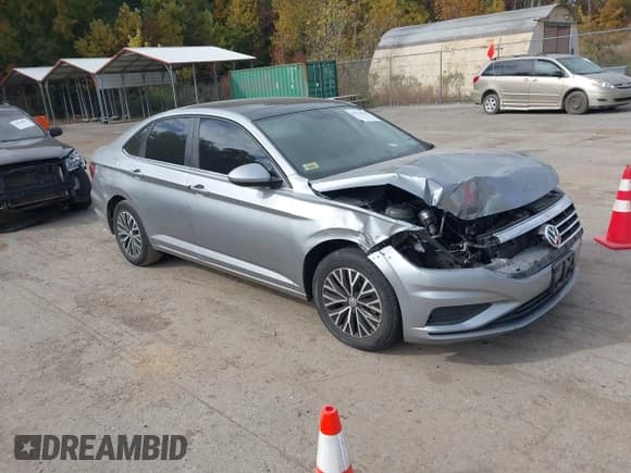 ✅ 2020 Volkswagen Jetta S • VIN: 3VWCB7BU2LM006980 • Лот: 43576116. Опубликован ранее на IAAI с пробегом 96 142 миль. Бесплатный доступ к архиву аукционных продаж из США и подробный отчёт об истории автомобиля на DreamBid. Изображение 1.