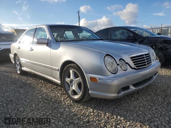 ✅ 2001 Mercedes-Benz E 320 • VIN: WDBJF70J01B300209 • Лот: 93769405. Опубликован ранее на Copart с пробегом 149 213 миль. Бесплатный доступ к архиву аукционных продаж из США и подробный отчёт об истории автомобиля на DreamBid. Изображение 4.