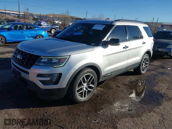 ✅ 2016 Ford Explorer Sport • VIN: 1FM5K8GT3GGB02467 • Lot: 43886644. Wystawiony na IAAI z przebiegiem 124 138 mil. Bezpłatny archiwum sprzedaży aukcyjnych z USA i szczegółowy raport historii pojazdu na DreamBid. Zdjęcie 17.