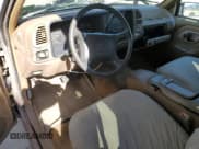 ✅ 1995 Chevrolet Silverado 1500 • VIN: 2GCEC19K1S1138905 • Lot: 85812725. Wystawiony na Copart z przebiegiem 267 145 mil. Bezpłatny archiwum sprzedaży aukcyjnych z USA i szczegółowy raport historii pojazdu na DreamBid. Zdjęcie 8.