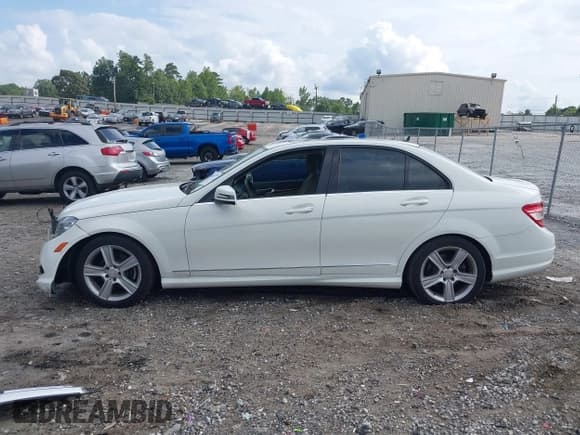 ✅ 2010 Mercedes-Benz C 300 Sport • VIN: WDDGF5EB6AR118206 • Lot: 43060780. Listed on IAAI with 105,521 mi. Free auction sales archive from the USA and detailed vehicle history report at DreamBid. Image 15.