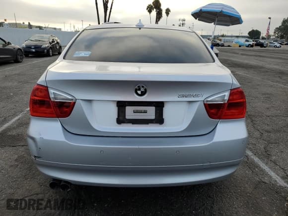 ✅ 2006 BMW 3 Series 325i • VIN: WBAVB17576NK32174 • Lot: 69791275. Wystawiony na Copart z przebiegiem Nie podano. Bezpłatny archiwum sprzedaży aukcyjnych z USA i szczegółowy raport historii pojazdu na DreamBid. Zdjęcie 6.