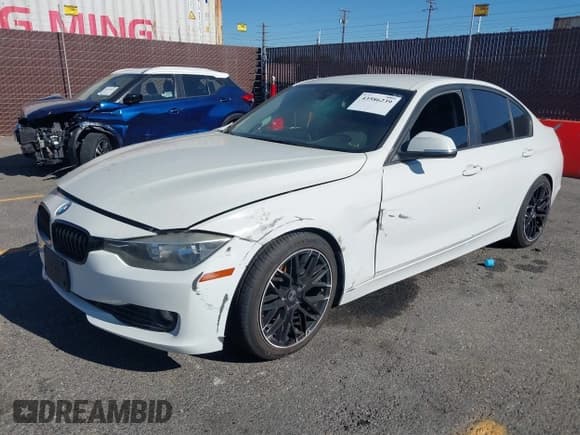 ✅ 2015 BMW 3 Series 328i • VIN: WBA3C1C54FK119617 • Lot: 43586239. Listed on IAAI with 86,614 mi. Free auction sales archive from the USA and detailed vehicle history report at DreamBid. Image 2.