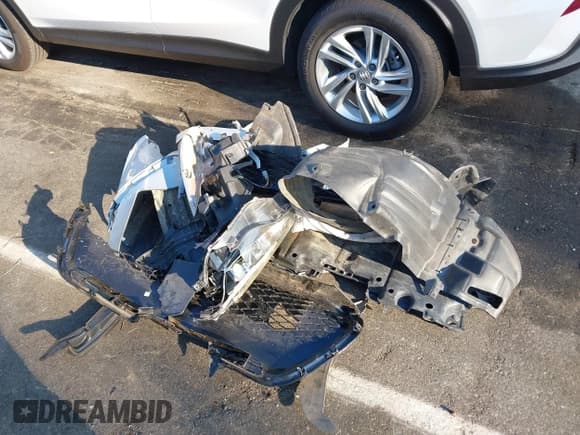 ✅ 2018 Toyota Corolla LE • VIN: 5YFBURHE6JP827476 • Lot: 43265766. Listed on IAAI with 135,859 mi. Free auction sales archive from the USA and detailed vehicle history report at DreamBid. Image 12.