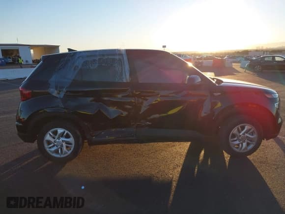 ✅ 2022 Hyundai Venue SE • VIN: KMHRB8A32NU186225 • Lot: 41352090. Wystawiony na IAAI z przebiegiem 43 767 mil. Bezpłatny archiwum sprzedaży aukcyjnych z USA i szczegółowy raport historii pojazdu na DreamBid. Zdjęcie 13.