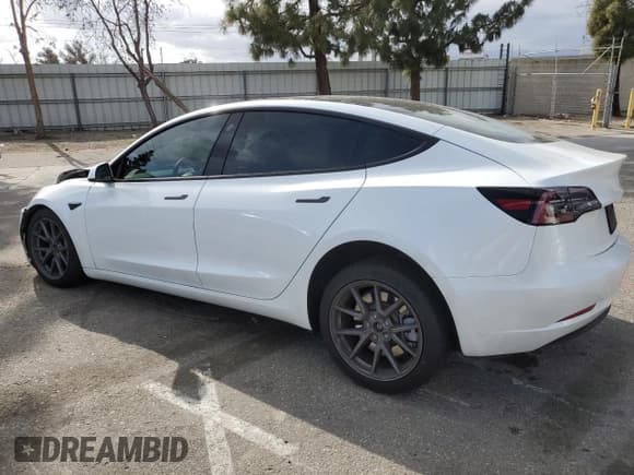 ✅ 2023 Tesla Model 3 • VIN: 5YJ3E1EA5PF486726 • Lot: 51659655. Wystawiony na Copart z przebiegiem 14 632 mil. Bezpłatny archiwum sprzedaży aukcyjnych z USA i szczegółowy raport historii pojazdu na DreamBid. Zdjęcie 2.