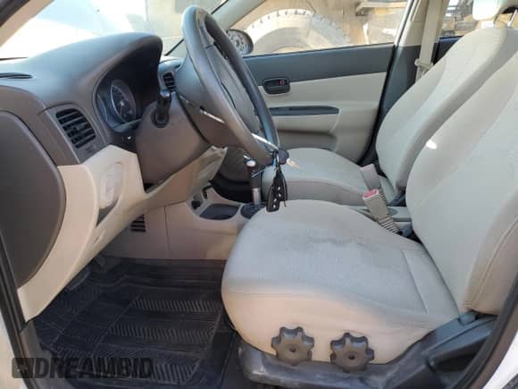 2008 Hyundai Accent L с VIN KMHCN45C98U263130, выставлен на аукционе Copart как лот 77775144 с пробегом 185 526 миль миль и Чистый • Clean title. История ставок и продаж доступна на DreamBid. Изображение 7.