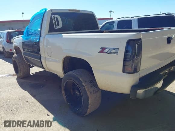 ✅ 2004 Chevrolet Silverado 2500HD LS • VIN: 1GCHK24144E137012 • Лот: 43798317. Опубликован ранее на IAAI с пробегом Не указан. Бесплатный доступ к архиву аукционных продаж из США и подробный отчёт об истории автомобиля на DreamBid. Изображение 3.