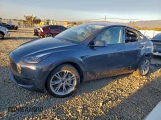 ✅ 2023 Tesla Model Y Long Range • VIN: 7SAYGAEE3PF876486 • Lot: 93963415. Wystawiony na Copart z przebiegiem 25 790 mil. Bezpłatny archiwum sprzedaży aukcyjnych z USA i szczegółowy raport historii pojazdu na DreamBid. Zdjęcie 1.