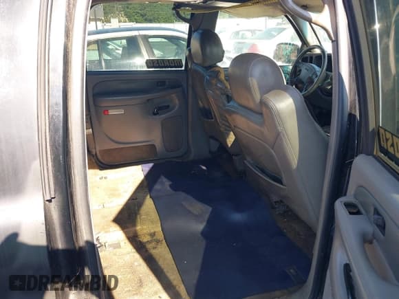 ✅ 2003 GMC Yukon XL • VIN: 1GKFK66UX3J259843 • Lot: 42852201. Wystawiony na IAAI z przebiegiem 365 669 mil. Bezpłatny archiwum sprzedaży aukcyjnych z USA i szczegółowy raport historii pojazdu na DreamBid. Zdjęcie 8.