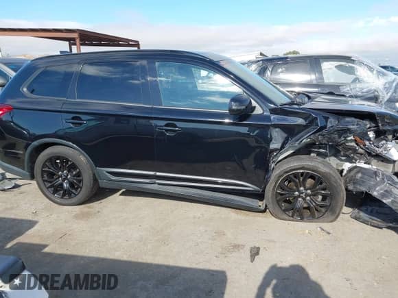 2018 Mitsubishi Outlander SE with VIN JA4AD3A34JZ021640, listed as a IAAI auction lot 42803278 with 157,420 mi miles and . Bid and sale history available at DreamBid. Image 14.