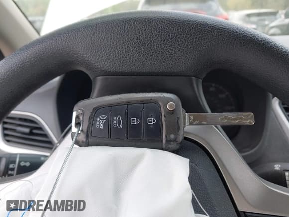 ✅ 2020 Hyundai Accent SE • VIN: 3KPC24A63LE094663 • Лот: 41950956. Опубликован ранее на IAAI с пробегом 64 507 миль. Бесплатный доступ к архиву аукционных продаж из США и подробный отчёт об истории автомобиля на DreamBid. Изображение 11.