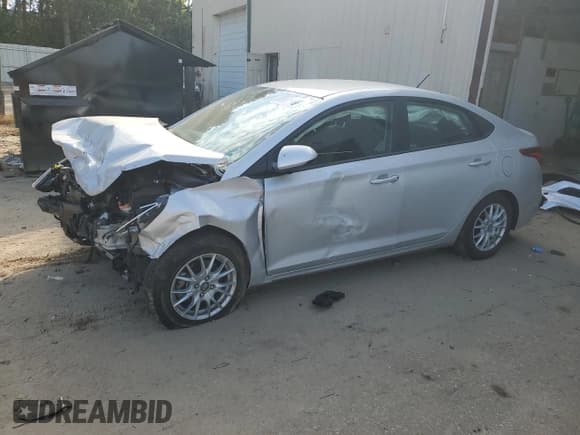 ✅ 2021 Hyundai Accent SE • VIN: 3KPC24A68ME145303 • Лот: 84802145. Опубликован ранее на Copart с пробегом 25 063 миль. Бесплатный доступ к архиву аукционных продаж из США и подробный отчёт об истории автомобиля на DreamBid. Изображение 1.