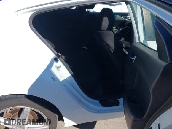 ✅ 2014 Hyundai Veloster • VIN: KMHTC6AD7EU218151 • Lot: 43619742. Wystawiony na IAAI z przebiegiem 193 516 mil. Bezpłatny archiwum sprzedaży aukcyjnych z USA i szczegółowy raport historii pojazdu na DreamBid. Zdjęcie 8.