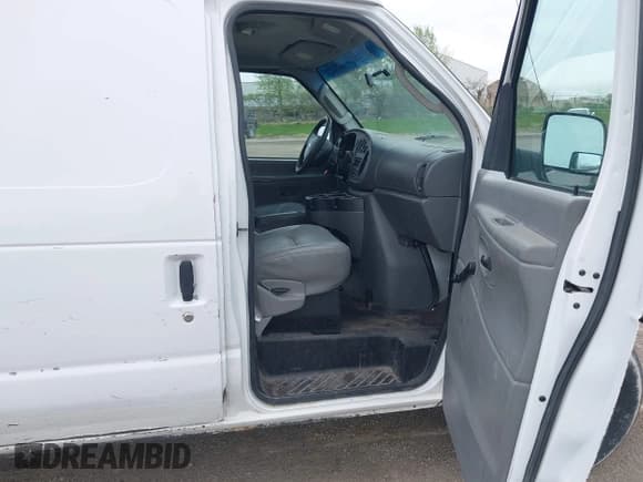 ✅ 2006 Ford Econoline Cargo • VIN: 1FTNE24W86DA21116 • Lot: 42142204. Listed on IAAI with 133,272 mi. Free auction sales archive from the USA and detailed vehicle history report at DreamBid. Image 5.