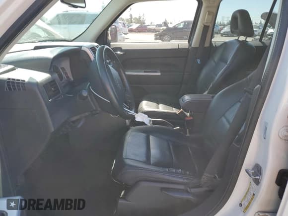 ✅ 2008 Jeep Patriot Limited • VIN: 1J8FT48W88D519179 • Lot: 49710235. Listed on Copart with 140,578 mi. Free auction sales archive from the USA and detailed vehicle history report at DreamBid. Image 7.