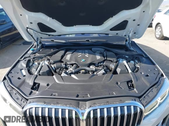 ✅ 2022 BMW 7 Series 750i xDrive • VIN: WBA7U2C06NCH62779 • Lot: 43141035. Listed on IAAI with 34,941 mi. Free auction sales archive from the USA and detailed vehicle history report at DreamBid. Image 10.