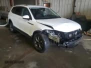 ✅ 2022 Volkswagen Tiguan SE • VIN: 3VV2B7AX1NM136960 • Лот: 90089645. Опубликован ранее на Copart с пробегом 25 793 миль. Бесплатный доступ к архиву аукционных продаж из США и подробный отчёт об истории автомобиля на DreamBid. Изображение 4.