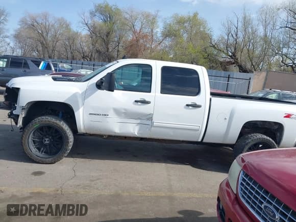 ✅ 2013 Chevrolet Silverado 2500HD LT • VIN: 1GC1KXCG2DF139002 • Lot: 41979888. Listed on IAAI with 198,634 mi. Free auction sales archive from the USA and detailed vehicle history report at DreamBid. Image 15.