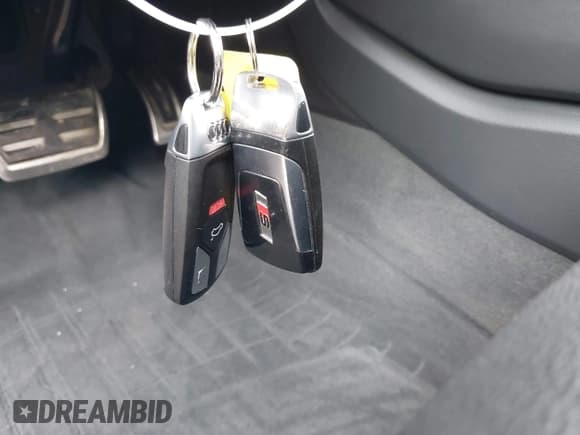 ✅ 2018 Audi SQ5 Prestige • VIN: WA1C4AFY6J2061079 • Лот: 43233256. Опубликован ранее на IAAI с пробегом 169 125 миль. Бесплатный доступ к архиву аукционных продаж из США и подробный отчёт об истории автомобиля на DreamBid. Изображение 11.