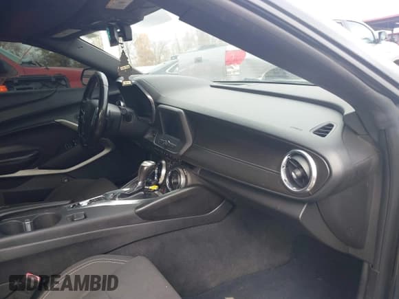 ✅ 2017 Chevrolet Camaro 1LT • VIN: 1G1FB3DSXH0146217 • Lot: 43717229. Wystawiony na IAAI z przebiegiem 141 168 mil. Bezpłatny archiwum sprzedaży aukcyjnych z USA i szczegółowy raport historii pojazdu na DreamBid. Zdjęcie 5.