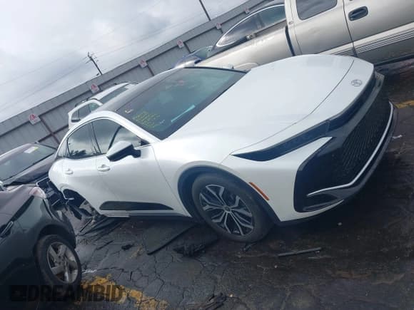 ✅ 2024 Toyota Crown XLE • VIN: JTDAAAAFXR3023016 • Lot: 41570053. Wystawiony na IAAI z przebiegiem 46 729 mil. Bezpłatny archiwum sprzedaży aukcyjnych z USA i szczegółowy raport historii pojazdu na DreamBid. Zdjęcie 13.