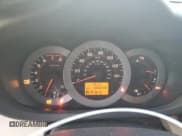 ✅ 2010 Toyota RAV4 Limited • VIN: JTMDK4DV0A5088383 • Лот: 90946585. Опубликован ранее на Copart с пробегом 193 233 миль. Бесплатный доступ к архиву аукционных продаж из США и подробный отчёт об истории автомобиля на DreamBid. Изображение 9.