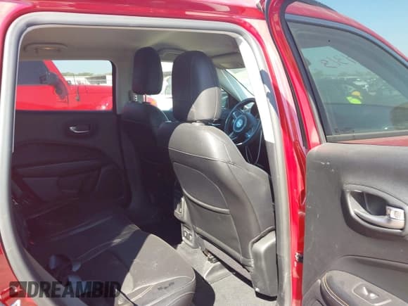 ✅ 2017 Jeep Compass Latitude • VIN: 3C4NJCBB6HT669360 • Lot: 43394313. Wystawiony na IAAI z przebiegiem 60 393 mil. Bezpłatny archiwum sprzedaży aukcyjnych z USA i szczegółowy raport historii pojazdu na DreamBid. Zdjęcie 8.