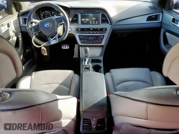 ✅ 2015 Hyundai Sonata Sport • VIN: 5NPE34AB7FH067484 • Lot: 64378815. Wystawiony na Copart z przebiegiem 117 252 mil. Bezpłatny archiwum sprzedaży aukcyjnych z USA i szczegółowy raport historii pojazdu na DreamBid. Zdjęcie 8.