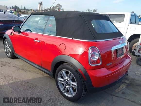 ✅ 2013 MINI Convertible • VIN: WMWZN3C54DT569436 • Lot: 41768637. Wystawiony na IAAI z przebiegiem 98 217 mil. Bezpłatny archiwum sprzedaży aukcyjnych z USA i szczegółowy raport historii pojazdu na DreamBid. Zdjęcie 3.
