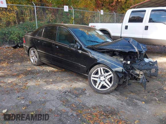 ✅ 2003 Mercedes-Benz C 230 Kompressor • VIN: WDBRF40J53F400139 • Lot: 43563153. Wystawiony na IAAI z przebiegiem 142 875 mil. Bezpłatny archiwum sprzedaży aukcyjnych z USA i szczegółowy raport historii pojazdu na DreamBid. Zdjęcie 1.