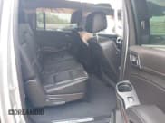 ✅ 2019 GMC Yukon XL SLT • VIN: 1GKS1GKC0KR242408 • Lot: 42144783. Wystawiony na IAAI z przebiegiem Nie podano. Bezpłatny archiwum sprzedaży aukcyjnych z USA i szczegółowy raport historii pojazdu na DreamBid. Zdjęcie 8.