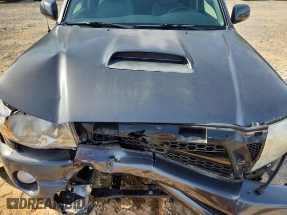 ✅ 2011 Toyota Tacoma PreRunner • VIN: 3TMJU4GN2BM113224 • Lot: 93600255. Listed on Copart with 106,371 mi. Free auction sales archive from the USA and detailed vehicle history report at DreamBid. Image 11.