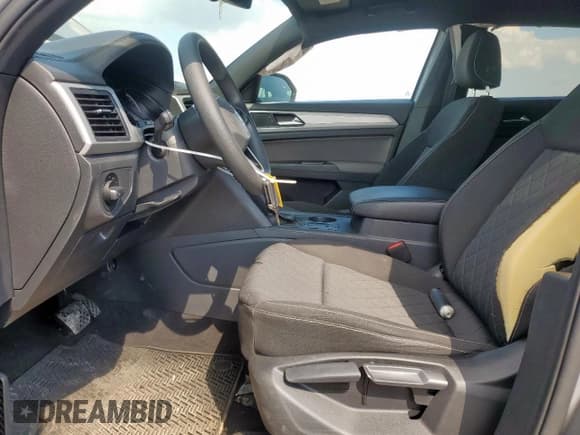 ✅ 2021 Volkswagen Atlas S • VIN: 1V2AC2CA9MC204374 • Lot: 83822435. Listed on Copart with 63,751 mi. Free auction sales archive from the USA and detailed vehicle history report at DreamBid. Image 7.