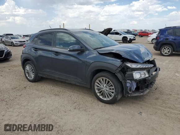 ✅ 2021 Hyundai Kona SEL • VIN: KM8K22AA9MU689987 • Лот: 68582044. Опубликован ранее на Copart с пробегом 20 744 миль. Бесплатный доступ к архиву аукционных продаж из США и подробный отчёт об истории автомобиля на DreamBid. Изображение 4.