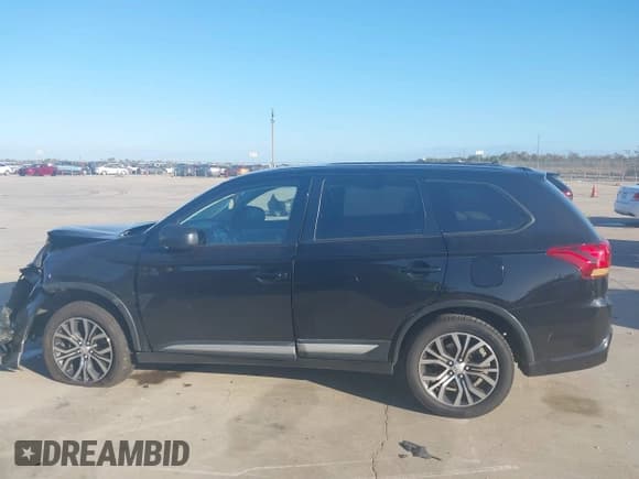 ✅ 2016 Mitsubishi Outlander SE • VIN: JA4AZ3A32GZ041928 • Lot: 43679611. Listed on IAAI with 140,310 mi. Free auction sales archive from the USA and detailed vehicle history report at DreamBid. Image 14.