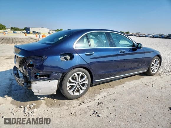 ✅ 2018 Mercedes-Benz C 300 • VIN: 55SWF4JB9JU259460 • Lot: 84565205. Wystawiony na Copart z przebiegiem 81 767 mil. Bezpłatny archiwum sprzedaży aukcyjnych z USA i szczegółowy raport historii pojazdu na DreamBid. Zdjęcie 3.