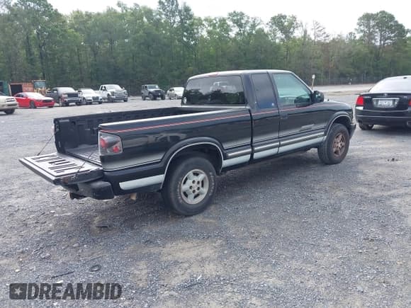 ✅ 2001 Chevrolet S-10 LS • VIN: 1GCDT19W318159068 • Лот: 42708080. Опубликован ранее на IAAI с пробегом 216 804 миль. Бесплатный доступ к архиву аукционных продаж из США и подробный отчёт об истории автомобиля на DreamBid. Изображение 4.