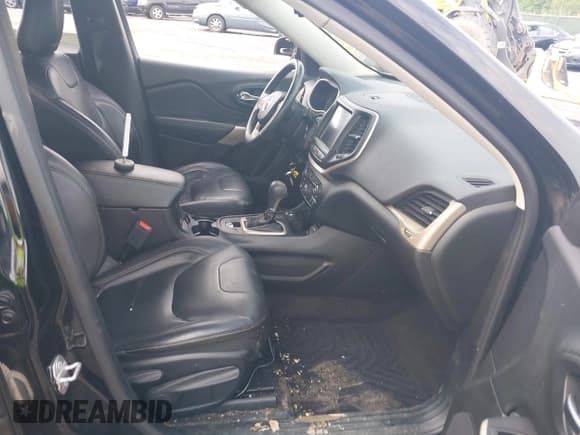 ✅ 2018 Jeep Cherokee Limited • VIN: 1C4PJMDBXJD572038 • Lot: 42531598. Wystawiony na IAAI z przebiegiem 106 112 mil. Bezpłatny archiwum sprzedaży aukcyjnych z USA i szczegółowy raport historii pojazdu na DreamBid. Zdjęcie 5.