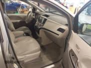 ✅ 2012 Toyota Sienna LE • VIN: 5TDKK3DC2CS191592 • Лот: 43557812. Опубликован ранее на IAAI с пробегом 191 723 миль. Бесплатный доступ к архиву аукционных продаж из США и подробный отчёт об истории автомобиля на DreamBid. Изображение 5.