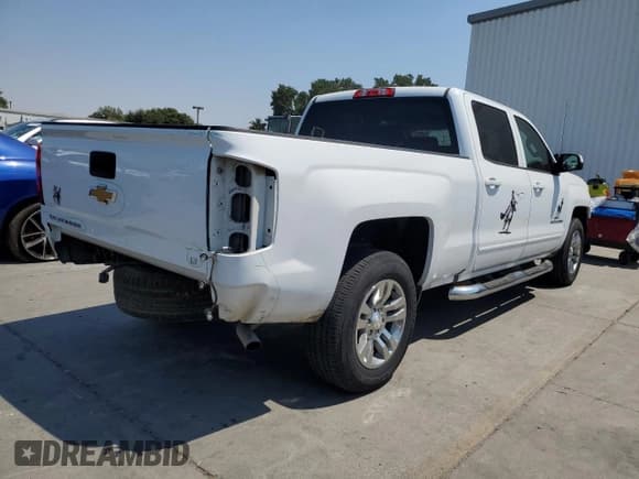 ✅ 2018 Chevrolet Silverado 1500 LT • VIN: 1GCPCREC3JF138661 • Lot: 64279615. Wystawiony na Copart z przebiegiem 64 838 mil. Bezpłatny archiwum sprzedaży aukcyjnych z USA i szczegółowy raport historii pojazdu na DreamBid. Zdjęcie 3.