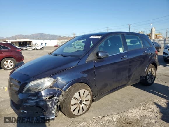 ✅ 2017 Mercedes-Benz B B 250e • VIN: WDDVP9AB5HJ012422 • Лот: 73183153. Опубликован ранее на Copart с пробегом 81 981 миль. Бесплатный доступ к архиву аукционных продаж из США и подробный отчёт об истории автомобиля на DreamBid. Изображение 1.